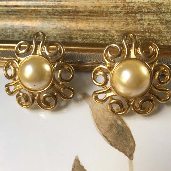 Vintage stud earrings with pearls - Picture 6 of 6